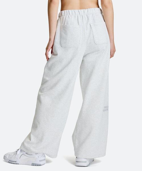 UNDER ARMOUR(アンダーアーマー)の「UAエッセンシャル テリー エンブロイダリー パンツ(ライフスタイル/レディース)(その他パンツ・レディース・グレー・L/XL/M)」の2枚目の写真