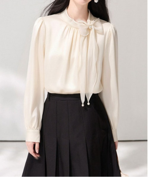 ＆soiree（アンドソワレ）の「ハイネックサイドリボンブラウス（シャツ/ブラウス・レディース・アイボリー・MEDIUM/X-LARGE/LARGE/SMALL）」の2枚目の写真
