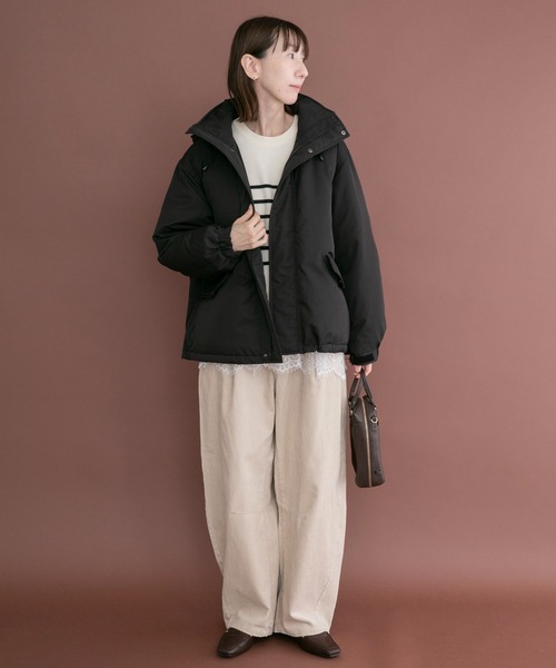 ITEMS URBANRESEARCH（アイテムズ アーバンリサーチ）の「フードミドルダウンジャケット（ダウンジャケット/コート・レディース・ブラウン/ブラック・FREE）」の21枚目の写真