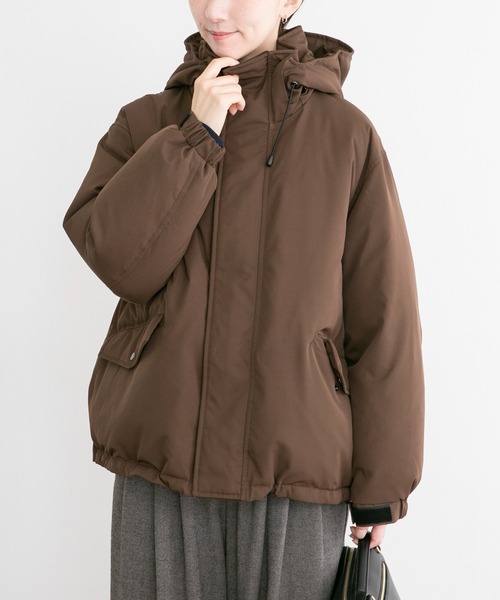 ITEMS URBANRESEARCH（アイテムズ アーバンリサーチ）の「フードミドルダウンジャケット（ダウンジャケット/コート・レディース・ブラウン/ブラック・FREE）」の16枚目の写真