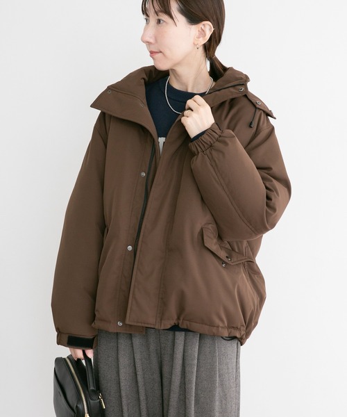 ITEMS URBANRESEARCH（アイテムズ アーバンリサーチ）の「フードミドルダウンジャケット（ダウンジャケット/コート・レディース・ブラウン/ブラック・FREE）」の14枚目の写真