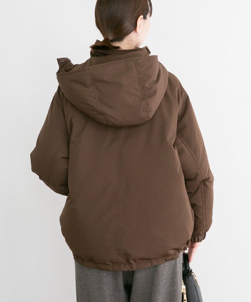 ITEMS URBANRESEARCH（アイテムズ アーバンリサーチ）の「フードミドルダウンジャケット（ダウンジャケット/コート・レディース・ブラウン/ブラック・FREE）」の11枚目の写真