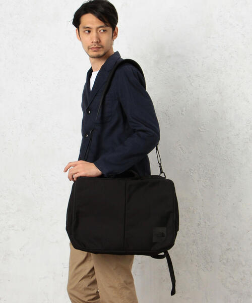 green label relaxing（グリーンレーベルリラクシング）の「[ザ ノースフェイス] TNF SHUTTLE 3WAY デイパック 25 ◇（ビジネスバッグ・メンズ・ブラック/ベージュ/ネイビー/ダークグリーン/ナチュラル/ロイヤルブルー・フリー）」の9枚目の写真