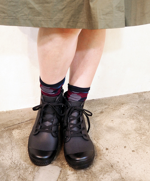 byあしながおじさん（バイアシナガオジサン）の「〈ｂｙあしながおじさん〉　レースアップレインブーツ 8720001（レインシューズ・レディース・ブラック/ネイビー/グレイッシュベージュ・LL/S/M/L）」の2枚目の写真