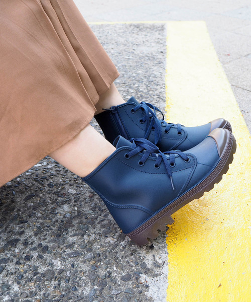 byあしながおじさん（バイアシナガオジサン）の「〈ｂｙあしながおじさん〉　レースアップレインブーツ 8720001（レインシューズ・レディース・ブラック/ネイビー/グレイッシュベージュ・LL/S/M/L）」の3枚目の写真