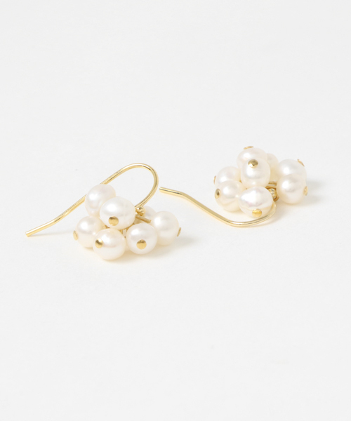 TONE SELECT GOODS(トーンセレクトグッズ)の「【i.o】淡水パールエイトピアス(ピアス(両耳用)・レディース・ホワイト/ホワイト系その他・FREE)」の4枚目の写真