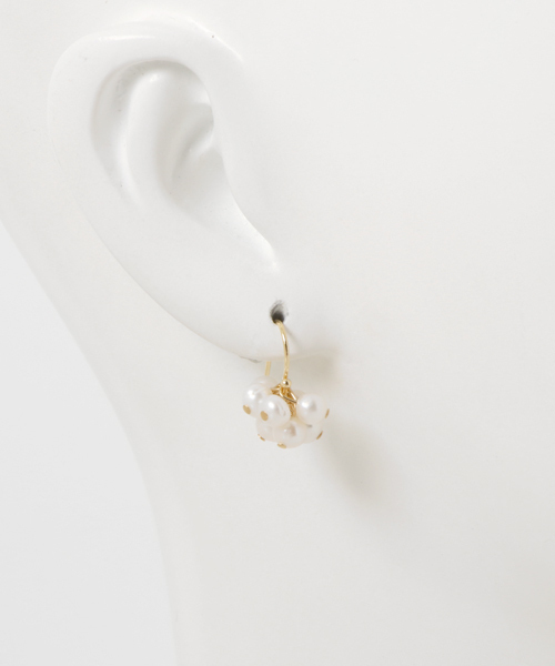 TONE SELECT GOODS(トーンセレクトグッズ)の「【i.o】淡水パールエイトピアス(ピアス(両耳用)・レディース・ホワイト/ホワイト系その他・FREE)」の3枚目の写真