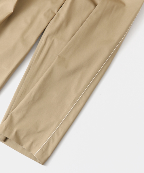 URBAN RESEARCH（アーバンリサーチ）の「【TRILL掲載】UR チノタックラインパンツ（チノパンツ・レディース・カーキ/ベージュ・36/38）」の4枚目の写真
