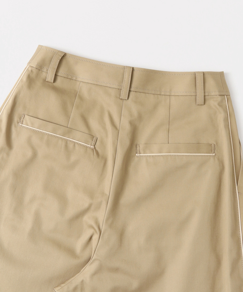 URBAN RESEARCH（アーバンリサーチ）の「【TRILL掲載】UR チノタックラインパンツ（チノパンツ・レディース・カーキ/ベージュ・36/38）」の6枚目の写真