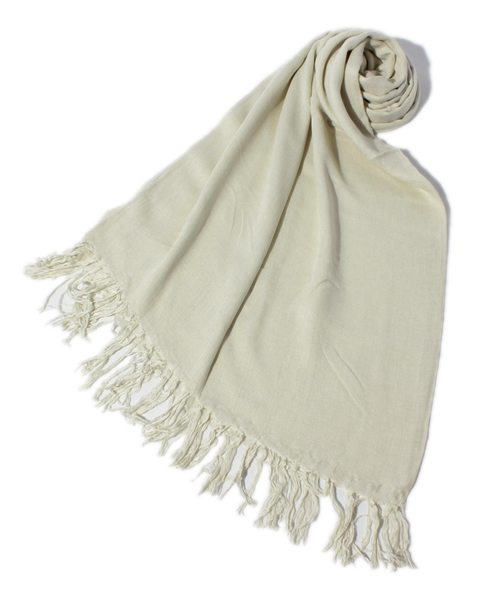 Ray BEAMS(レイビームス)の「Ray BEAMS / フリンジ付 ストール(マフラー・レディース・オフホワイト/グレー/ピンク/サックスブルー/ネイビー・ONE SIZE)」の2枚目の写真