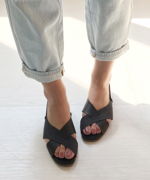 RiiiKa（リーカ）の「【MADE IN JAPAN】【安心の日本製】オープントゥフラットシューズ【RiiiKa/リーカ】（サンダル・レディース・ブラック/アイボリー/キャメル/カーキ/ブラック系その他・M/LL/S/L）」の2枚目の写真