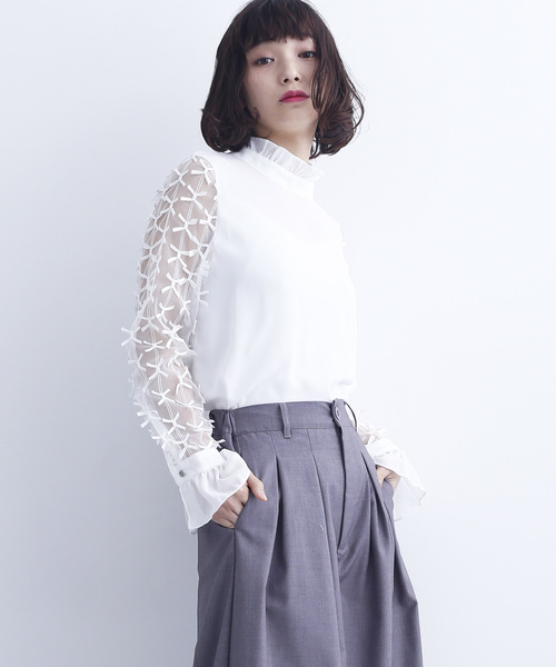 merlot plus（メルロープリュス）の「リボンチュール袖ブラウス6493（シャツ/ブラウス・レディース・ブラック/アイボリー・FREE）」の2枚目の写真