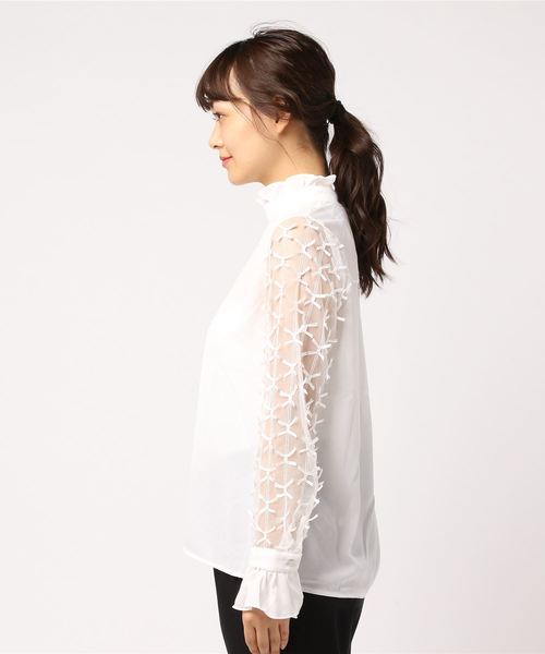 merlot plus（メルロープリュス）の「リボンチュール袖ブラウス6493（シャツ/ブラウス・レディース・ブラック/アイボリー・FREE）」の4枚目の写真