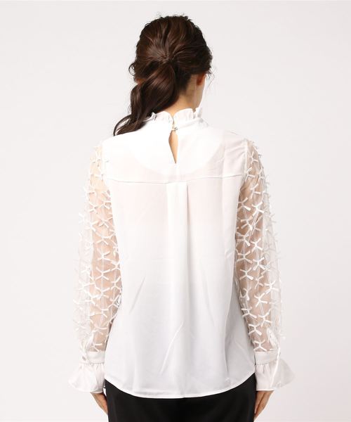 merlot plus（メルロープリュス）の「リボンチュール袖ブラウス6493（シャツ/ブラウス・レディース・ブラック/アイボリー・FREE）」の3枚目の写真