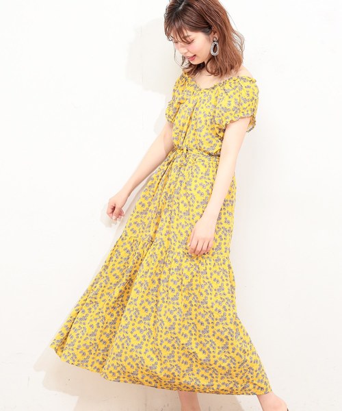 natural couture（ナチュラルクチュール）の「ギャザーフリルティアード花柄ワンピース（ワンピース・レディース・ブラック/ベージュ/イエロー・FREE）」の3枚目の写真