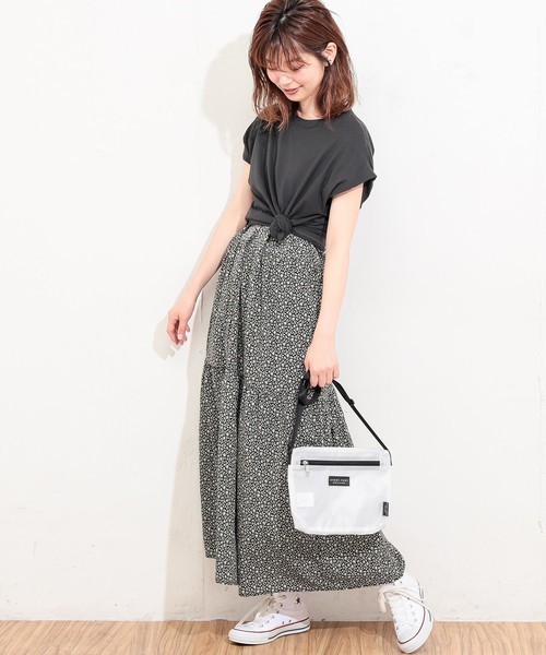 natural couture（ナチュラルクチュール）の「ギャザーフリルティアード花柄ワンピース（ワンピース・レディース・ブラック/ベージュ/イエロー・FREE）」の6枚目の写真