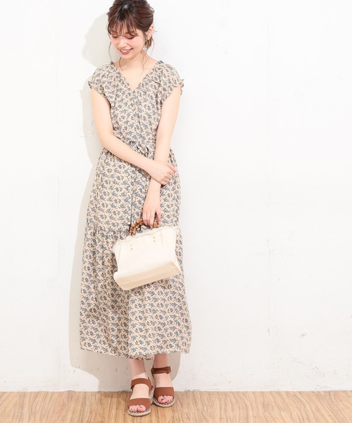 natural couture（ナチュラルクチュール）の「ギャザーフリルティアード花柄ワンピース（ワンピース・レディース・ブラック/ベージュ/イエロー・FREE）」の9枚目の写真