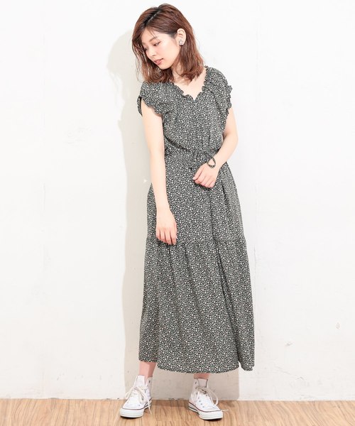 natural couture（ナチュラルクチュール）の「ギャザーフリルティアード花柄ワンピース（ワンピース・レディース・ブラック/ベージュ/イエロー・FREE）」の15枚目の写真