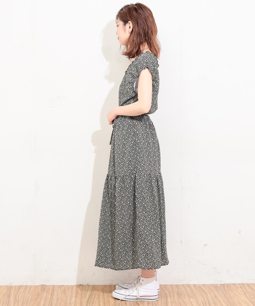 natural couture（ナチュラルクチュール）の「ギャザーフリルティアード花柄ワンピース（ワンピース・レディース・ブラック/ベージュ/イエロー・FREE）」の16枚目の写真