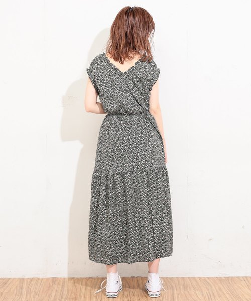 natural couture（ナチュラルクチュール）の「ギャザーフリルティアード花柄ワンピース（ワンピース・レディース・ブラック/ベージュ/イエロー・FREE）」の17枚目の写真