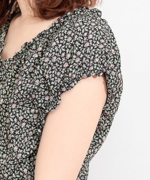 natural couture（ナチュラルクチュール）の「ギャザーフリルティアード花柄ワンピース（ワンピース・レディース・ブラック/ベージュ/イエロー・FREE）」の19枚目の写真