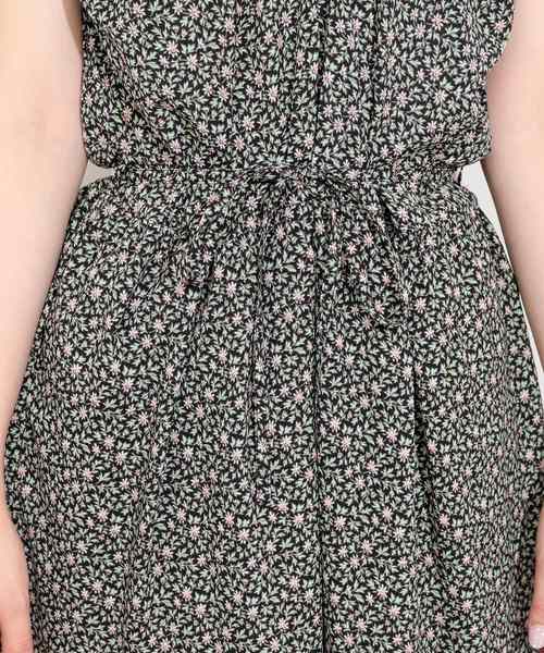 natural couture（ナチュラルクチュール）の「ギャザーフリルティアード花柄ワンピース（ワンピース・レディース・ブラック/ベージュ/イエロー・FREE）」の20枚目の写真