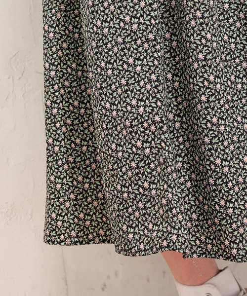 natural couture（ナチュラルクチュール）の「ギャザーフリルティアード花柄ワンピース（ワンピース・レディース・ブラック/ベージュ/イエロー・FREE）」の21枚目の写真