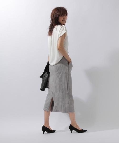 laboratory work（ラボラトリーワーク）の「バックタックユルＶネックプルオーバー（Tシャツ/カットソー・レディース・ホワイト/ブラック/オレンジ・MEDIUM）」の4枚目の写真