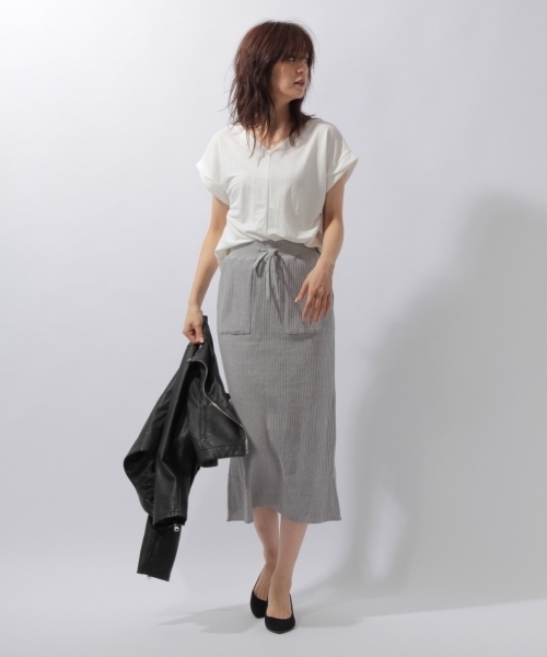 laboratory work（ラボラトリーワーク）の「バックタックユルＶネックプルオーバー（Tシャツ/カットソー・レディース・ホワイト/ブラック/オレンジ・MEDIUM）」の5枚目の写真