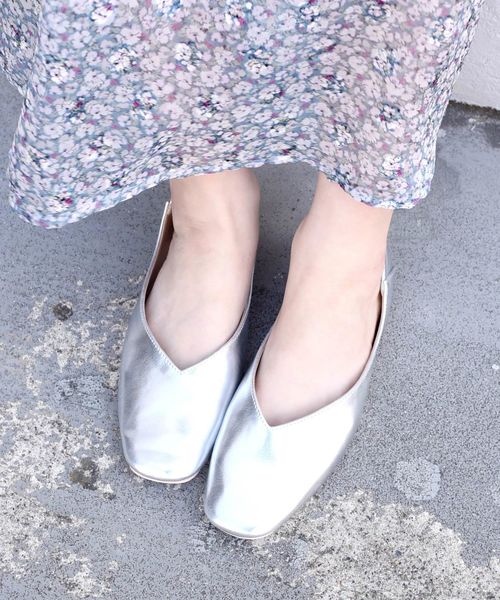 Khaju(カージュ)の「Khaju:スクエアフラットシューズ◇(パンプス・レディース・ブラック/ピンク/シルバー・30/40/50)」の3枚目の写真