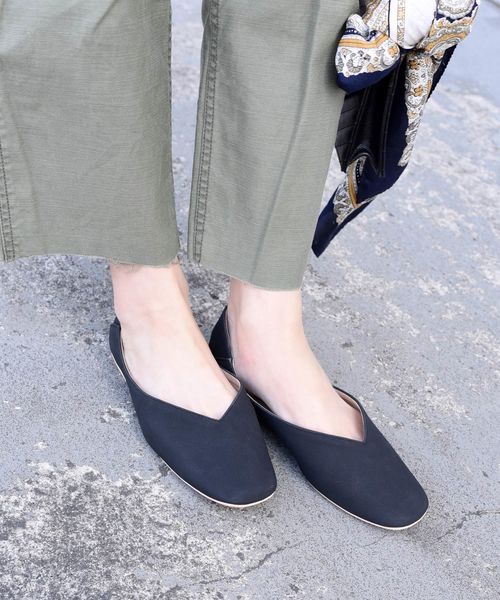 Khaju(カージュ)の「Khaju:スクエアフラットシューズ◇(パンプス・レディース・ブラック/ピンク/シルバー・30/40/50)」の8枚目の写真