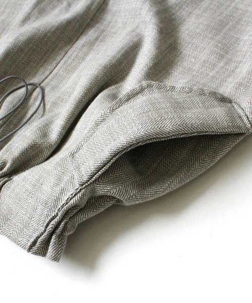 MODE ROBE（モードローブ）の「ドロストリネンミニスカート（スカート・レディース・グレー/ブラウン/ベージュ・FREE）」の8枚目の写真