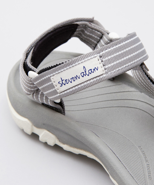 Steven Alan（スティーブンアラン）の「＜TEVA×steven alan＞∴ Hurricane/ｻﾝﾀﾞﾙ（サンダル・レディース・グレー・6/7/8/5）」の3枚目の写真
