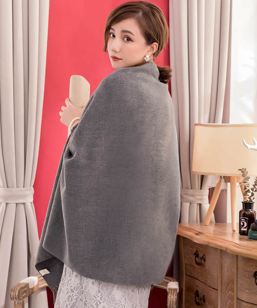 Cinderella(シンデレラ)の「パーティーボレロ 羽織 ひざ掛け ショール 冬 フリンジ 暖かい ふわふわ 大判 大きい 結婚式 お呼ばれ フォーマル ブラック 黒 ベージュ 30代 40代 20代(カーディガン/ボレロ・レディース・グレー/ベージュ/ネイビー・MEDIUM)」の6枚目の写真