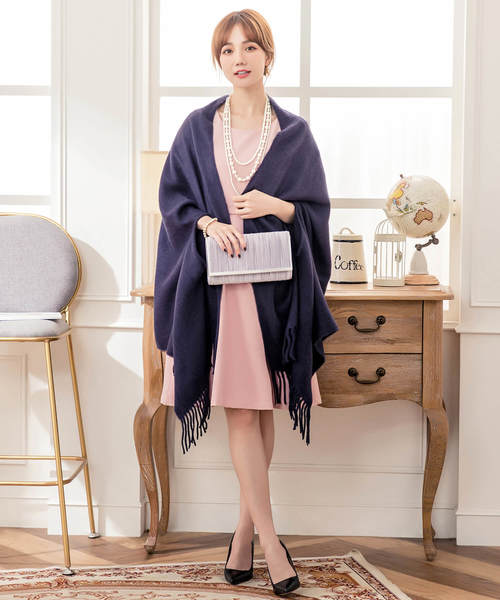 Cinderella(シンデレラ)の「パーティーボレロ 羽織 ひざ掛け ショール 冬 フリンジ 暖かい ふわふわ 大判 大きい 結婚式 お呼ばれ フォーマル ブラック 黒 ベージュ 30代 40代 20代(カーディガン/ボレロ・レディース・グレー/ベージュ/ネイビー・MEDIUM)」の21枚目の写真