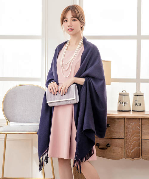 Cinderella(シンデレラ)の「パーティーボレロ 羽織 ひざ掛け ショール 冬 フリンジ 暖かい ふわふわ 大判 大きい 結婚式 お呼ばれ フォーマル ブラック 黒 ベージュ 30代 40代 20代(カーディガン/ボレロ・レディース・グレー/ベージュ/ネイビー・MEDIUM)」の22枚目の写真