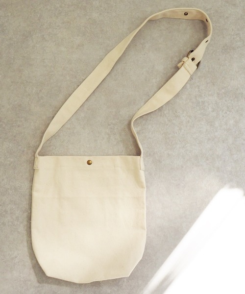 kutir（クティール）の「【２周年アイテム】イラストミニショルダー（ショルダーバッグ・メンズ・グリーン/オフホワイト/ブラック・FREE）」の11枚目の写真