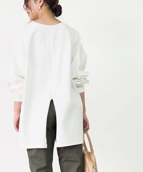 Riberry（リベリー）の「バックスリットオーバーサイズラグランスリーブロンT（Tシャツ/カットソー・レディース・ブラック/ベージュ/オフホワイト/ラベンダー/グリーン系その他/カーキ/ライトパープル/モカ/ブルー/スミクロ・FREE）」の2枚目の写真