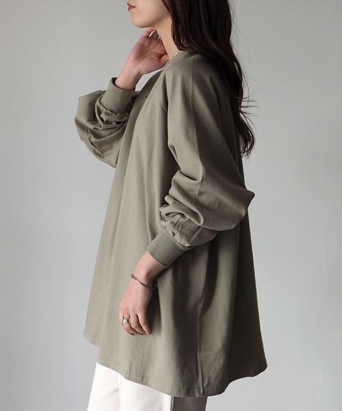 Riberry（リベリー）の「バックスリットオーバーサイズラグランスリーブロンT（Tシャツ/カットソー・レディース・ブラック/ベージュ/オフホワイト/ラベンダー/グリーン系その他/カーキ/ライトパープル/モカ/ブルー/スミクロ・FREE）」の13枚目の写真