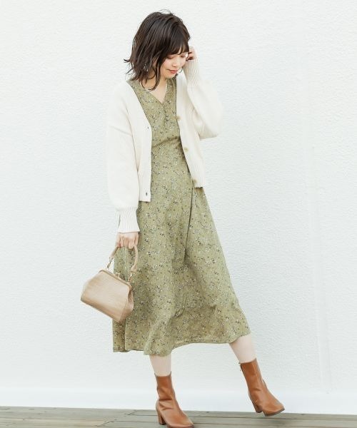 natural couture(ナチュラルクチュール)の「【WEB限定カラー有り】レトロフラワーワンピース(ワンピース・レディース・グリーン系その他/オレンジ系その他/ベージュ系その他/ミント/グレイッシュベージュ/オフホワイト/ブラック/ライトグリーン/ブルー/イエロー・FREE)」の14枚目の写真