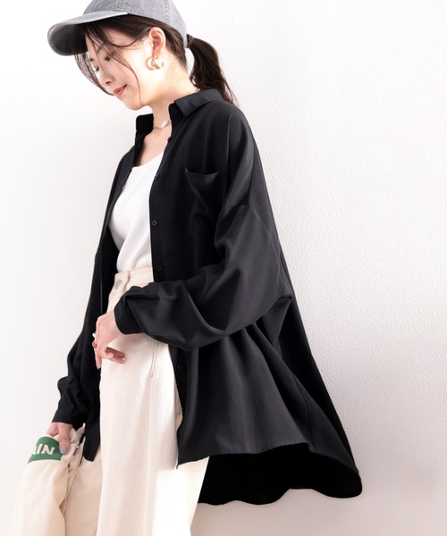 classicalelf(クラシカルエルフ)の「とろみ素材ロング丈レギュラーカラー無地ミドル丈シャツ(長袖)(シャツ/ブラウス・レディース・オフホワイト/カーキ/ブルー/モカ/グレイッシュベージュ/ブラック/ベージュ/ピンクベージュ・MEDIUM/LARGE/X-LARGE)」の2枚目の写真