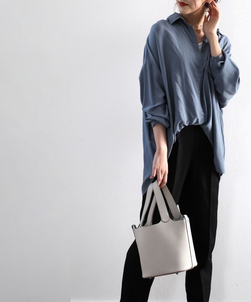 classicalelf(クラシカルエルフ)の「とろみ素材ロング丈レギュラーカラー無地ミドル丈シャツ(長袖)(シャツ/ブラウス・レディース・オフホワイト/カーキ/ブルー/モカ/グレイッシュベージュ/ブラック/ベージュ/ピンクベージュ・MEDIUM/LARGE/X-LARGE)」の21枚目の写真