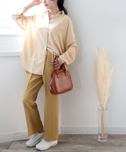 classicalelf(クラシカルエルフ)の「とろみ素材ロング丈レギュラーカラー無地ミドル丈シャツ(長袖)(シャツ/ブラウス・レディース・オフホワイト/カーキ/ブルー/モカ/グレイッシュベージュ/ブラック/ベージュ/ピンクベージュ・MEDIUM/LARGE/X-LARGE)」の10枚目の写真