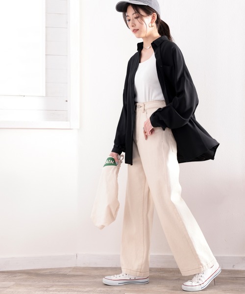 classicalelf(クラシカルエルフ)の「とろみ素材ロング丈レギュラーカラー無地ミドル丈シャツ(長袖)(シャツ/ブラウス・レディース・オフホワイト/カーキ/ブルー/モカ/グレイッシュベージュ/ブラック/ベージュ/ピンクベージュ・MEDIUM/LARGE/X-LARGE)」の11枚目の写真