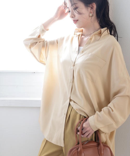 classicalelf(クラシカルエルフ)の「とろみ素材ロング丈レギュラーカラー無地ミドル丈シャツ(長袖)(シャツ/ブラウス・レディース・オフホワイト/カーキ/ブルー/モカ/グレイッシュベージュ/ブラック/ベージュ/ピンクベージュ・MEDIUM/LARGE/X-LARGE)」の16枚目の写真