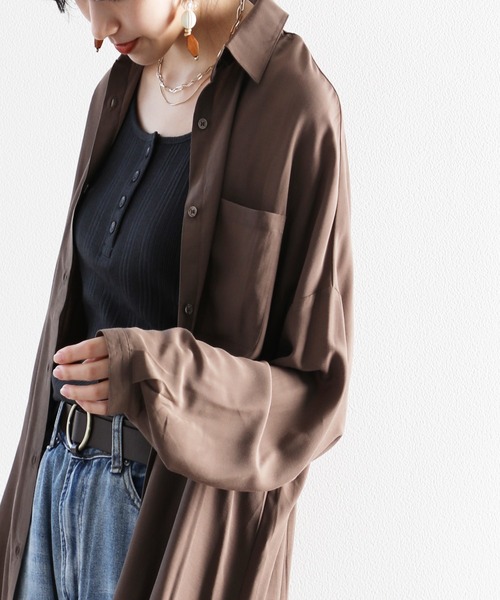 classicalelf(クラシカルエルフ)の「とろみ素材ロング丈レギュラーカラー無地ミドル丈シャツ(長袖)(シャツ/ブラウス・レディース・オフホワイト/カーキ/ブルー/モカ/グレイッシュベージュ/ブラック/ベージュ/ピンクベージュ・MEDIUM/LARGE/X-LARGE)」の20枚目の写真