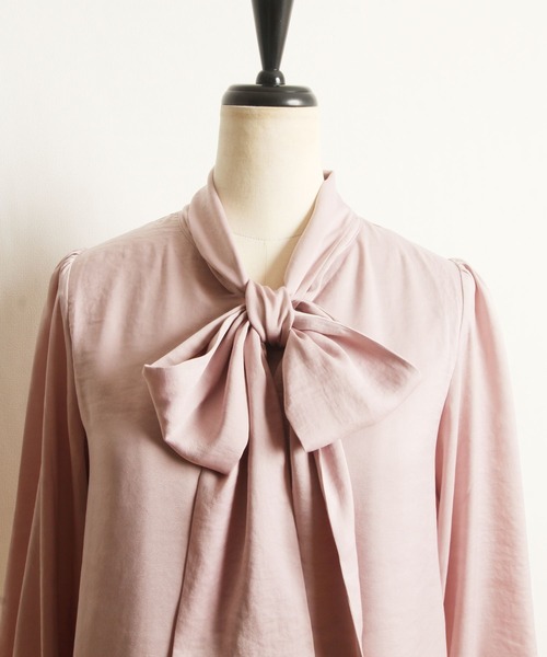 tocco closet（トッコ　クローゼット）の「袖口パール付きボウタイりぼんヴィンテージサテンブラウス（シャツ/ブラウス・レディース・アイボリー/ピンク系その他/グレイッシュブルー・M）」の21枚目の写真