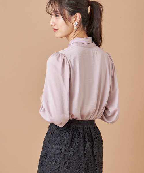tocco closet（トッコ　クローゼット）の「袖口パール付きボウタイりぼんヴィンテージサテンブラウス（シャツ/ブラウス・レディース・アイボリー/ピンク系その他/グレイッシュブルー・M）」の11枚目の写真