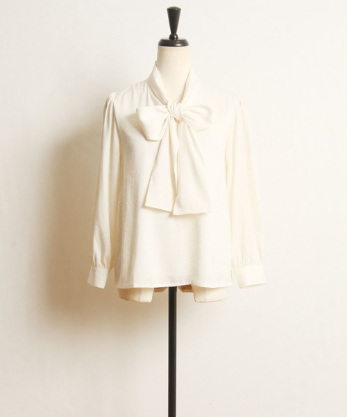 tocco closet（トッコ　クローゼット）の「袖口パール付きボウタイりぼんヴィンテージサテンブラウス（シャツ/ブラウス・レディース・アイボリー/ピンク系その他/グレイッシュブルー・M）」の16枚目の写真