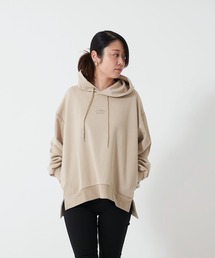防シワポンチロゴプルパーカー UVカット 同色ワンポイント/バックプリント サイドスリット 前後差 ややゆったりしたサイズ